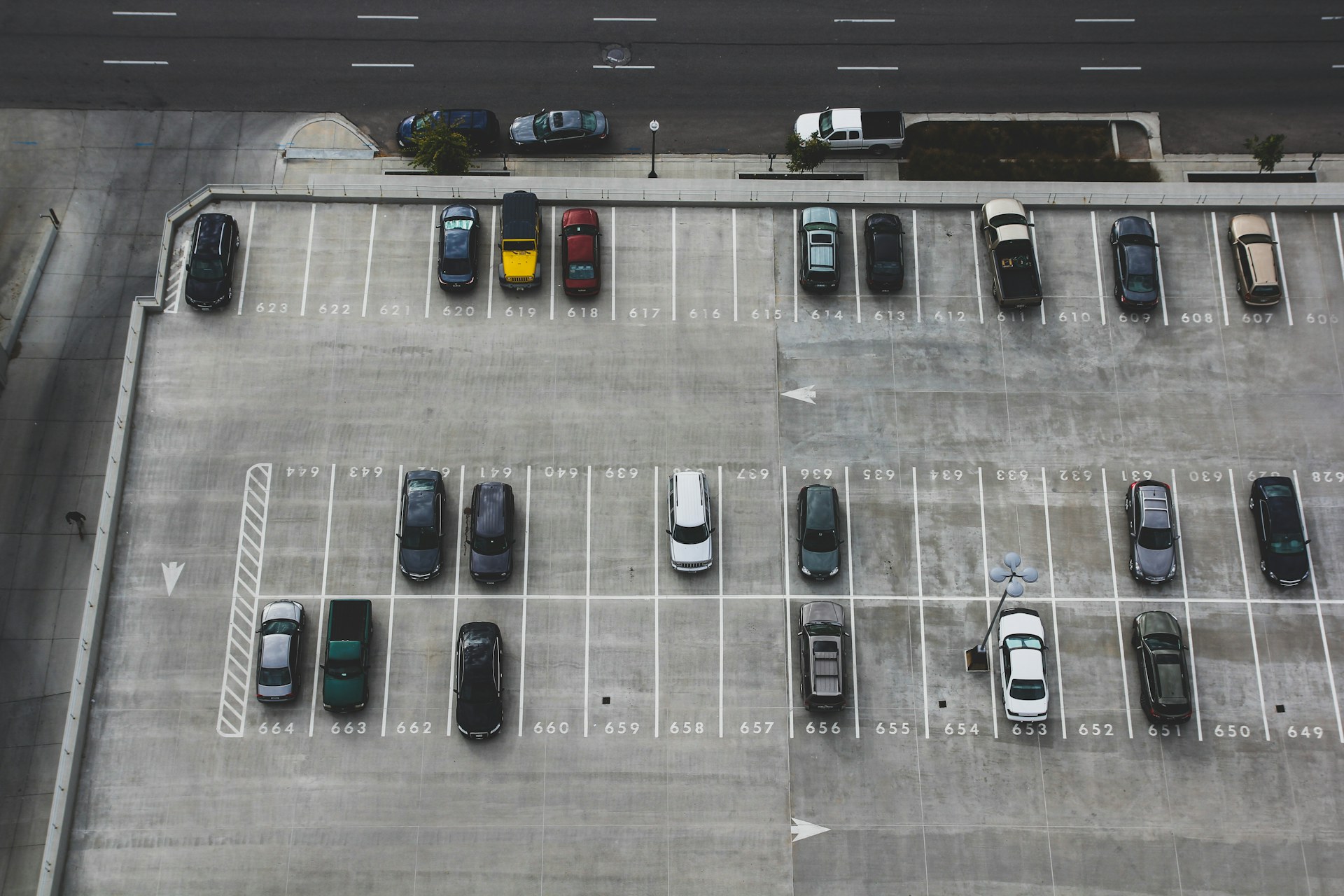 Termoplastik yol çizgisi ve otopark çizgi düzenlemesi — güvenli trafik